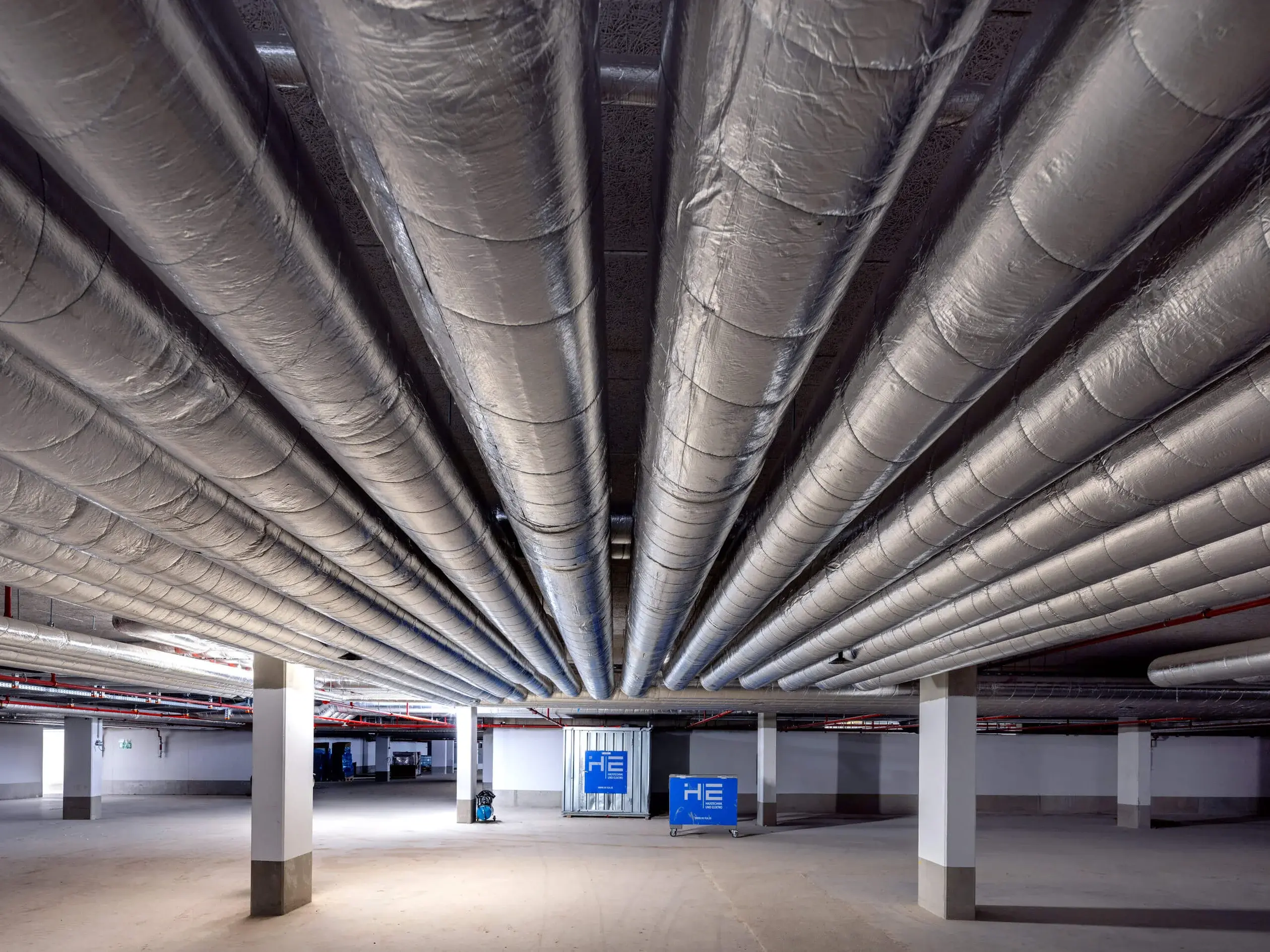 Blick auf die Medieninstallation in der Tiefgarage